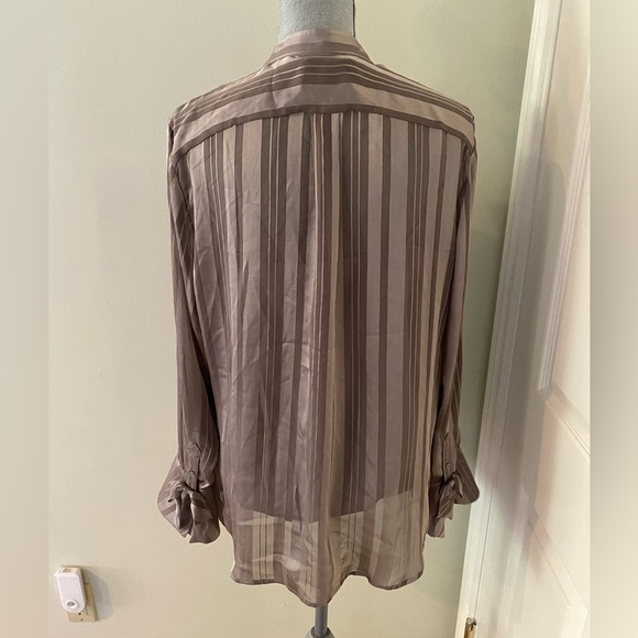 Banana Republic Blouse with pleats on front and bow detail on wrist NWOT - Picture 2 of 5